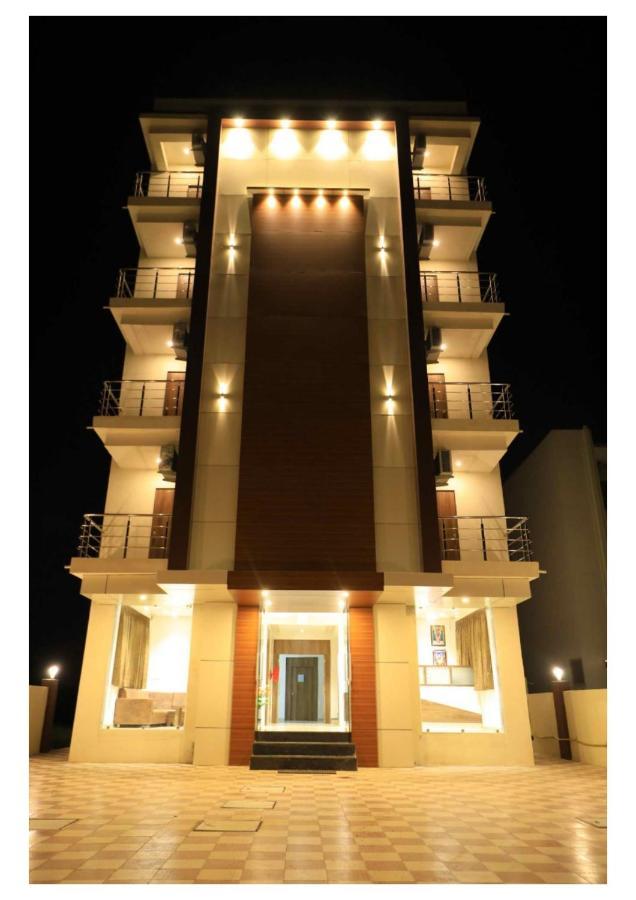 Hotel Scintilla Somnath Bagian luar foto