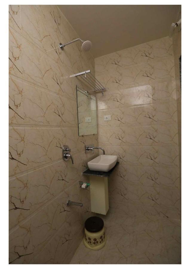 Hotel Scintilla Somnath Bagian luar foto